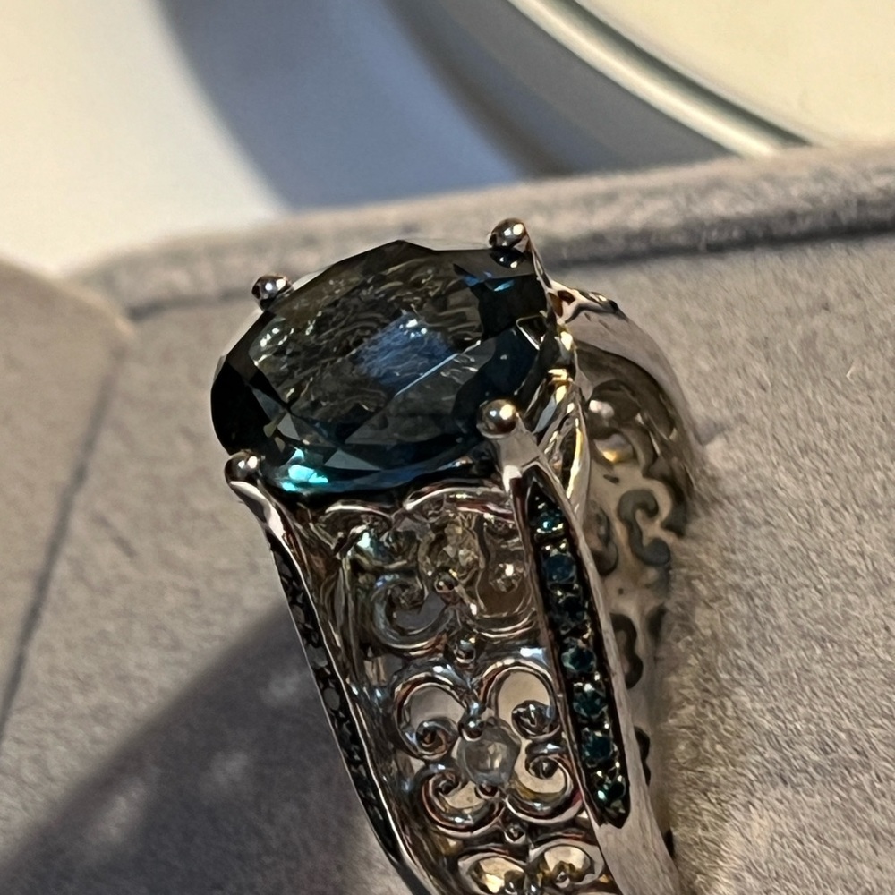 London Blue checkerboard Topaz and blue diamond ring size 8 - Picture 3 of 3